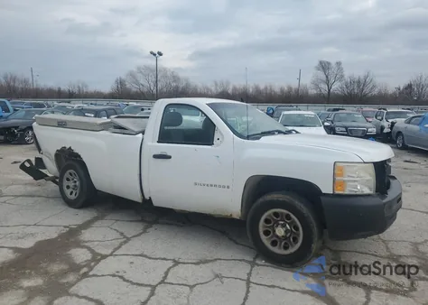 2013 Chevrolet Suburban K1500 Ls z USA, uszkodzony, nr VIN 1GNSKHE76DR170427